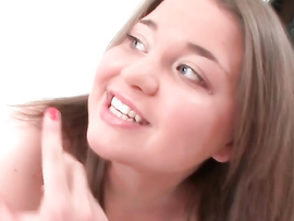 Amazing Curvy Ass On A Cute Naked 19 Year Old