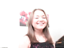 Amazing Curvy Ass On A Cute Naked 19 Year Old