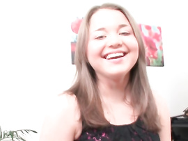 Amazing Curvy Ass On A Cute Naked 19 Year Old