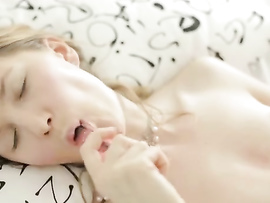 Masturbating 18 Year Old Uses Her New Anal Toy